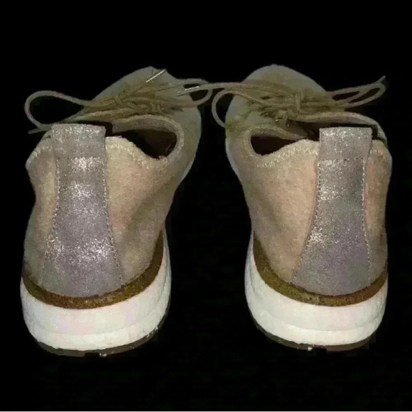 OTBT Courier Sneaker Wool Blend.   Like New Condition.  No wear on bottoms.  8.5 - Picture 11 of 12